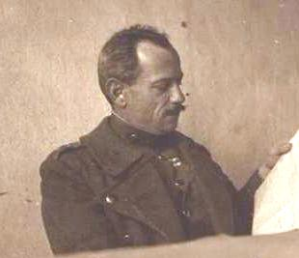 Ο Αντισυνταγματάρχης Κωνσταντίνος Τσάκαλος κατά την περίοδο που διοικούσε Σύνταγμα Νεοσυλλέκτων στη Μαγνησία.